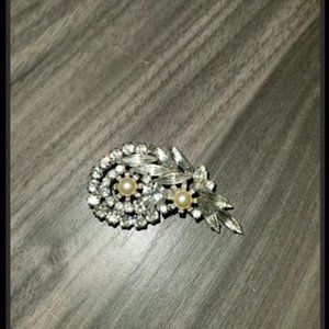 Vintage Silver Toned Rhinestone Brooch
